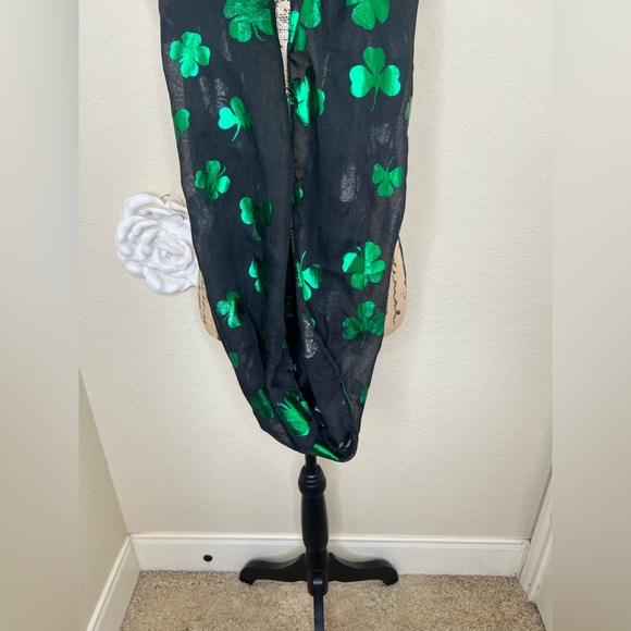 NTM Claire’s Black Sheer Infinity Scarf Green Foil Shamrock St. Patricks Day NWT - Picture 4 of 10
